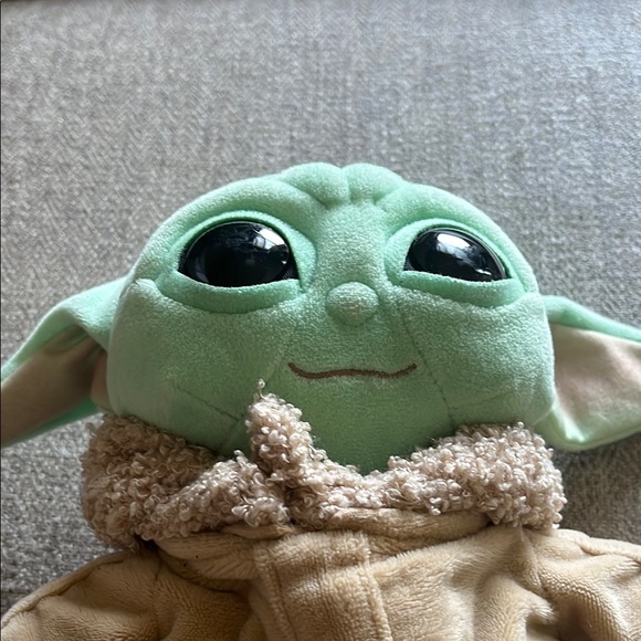 Star Wars baby Yoda Plush Green and Tan Toy - Picture 3 of 3